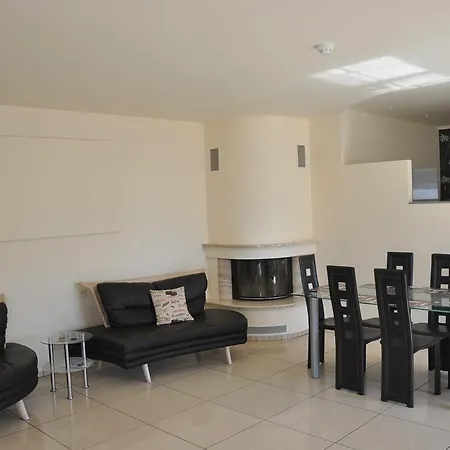 بيت للعطل House At كلابيدا
